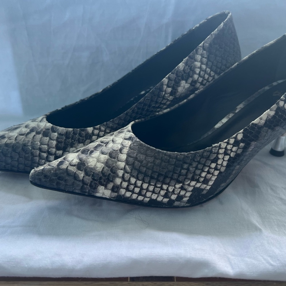 Butter Italy Vero Cuoio Pointed toe Kitten heel size 8